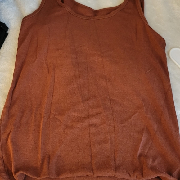 Tank tops - Picture 4 of 4